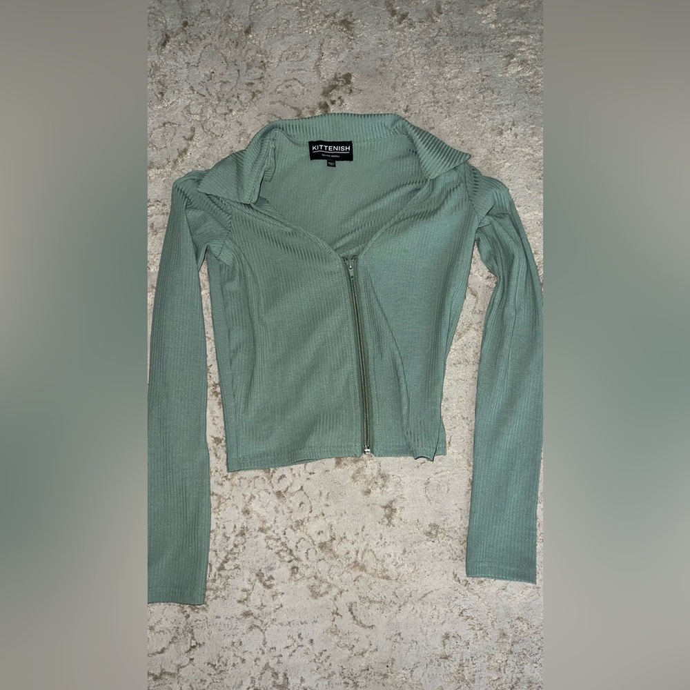 Kittenish Sage Green Ribbed collard crop